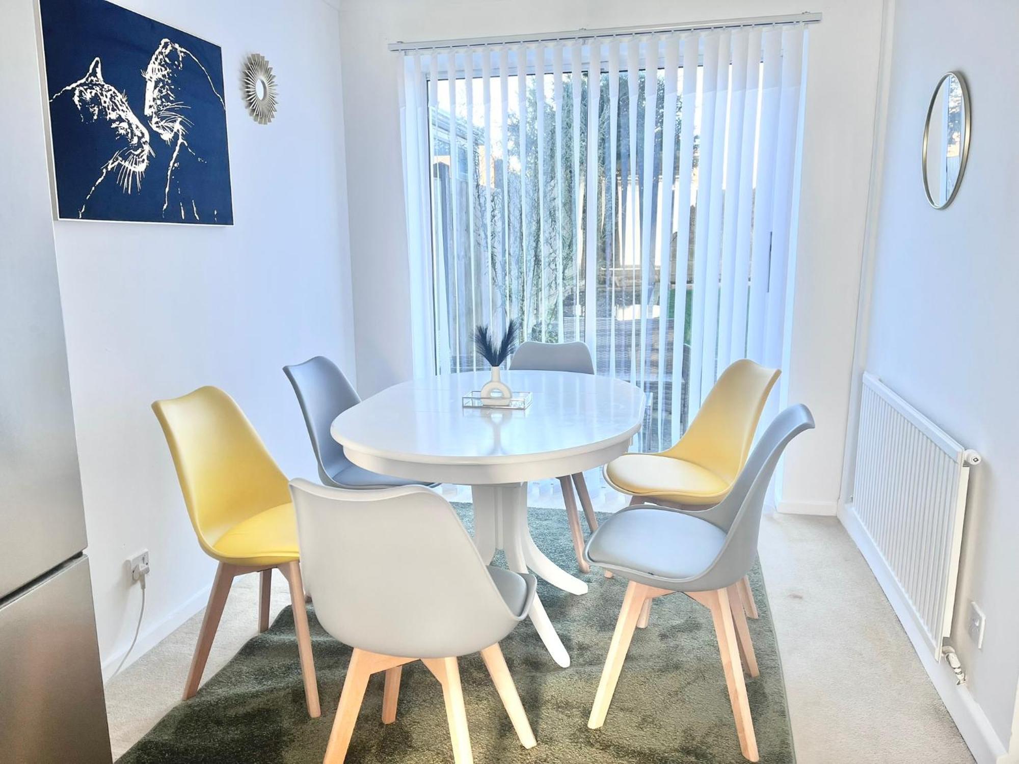Lush House Close To Ashford Town Centre With Driveway エクステリア 写真