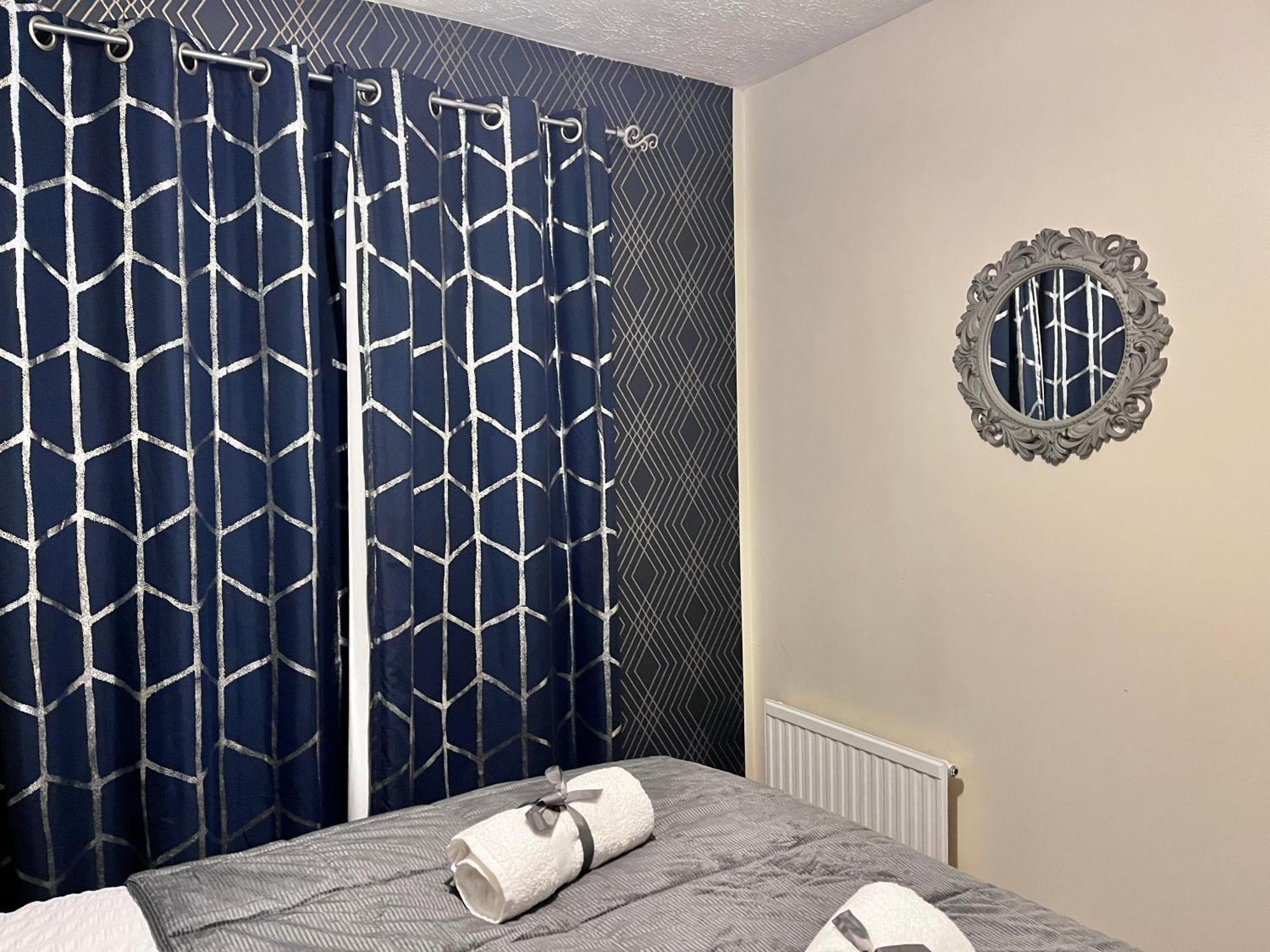 Lush House Close To Ashford Town Centre With Driveway エクステリア 写真