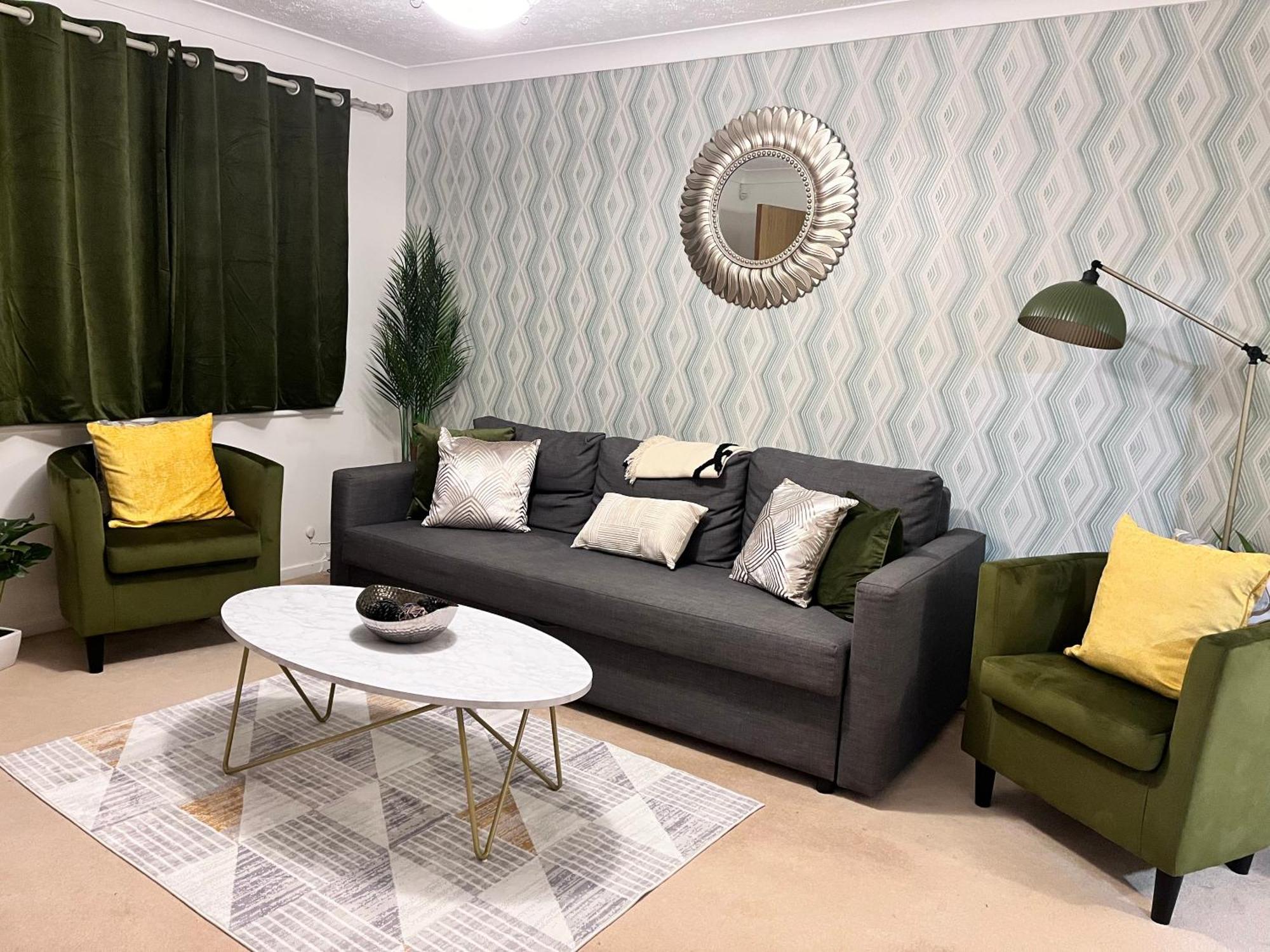 Lush House Close To Ashford Town Centre With Driveway エクステリア 写真