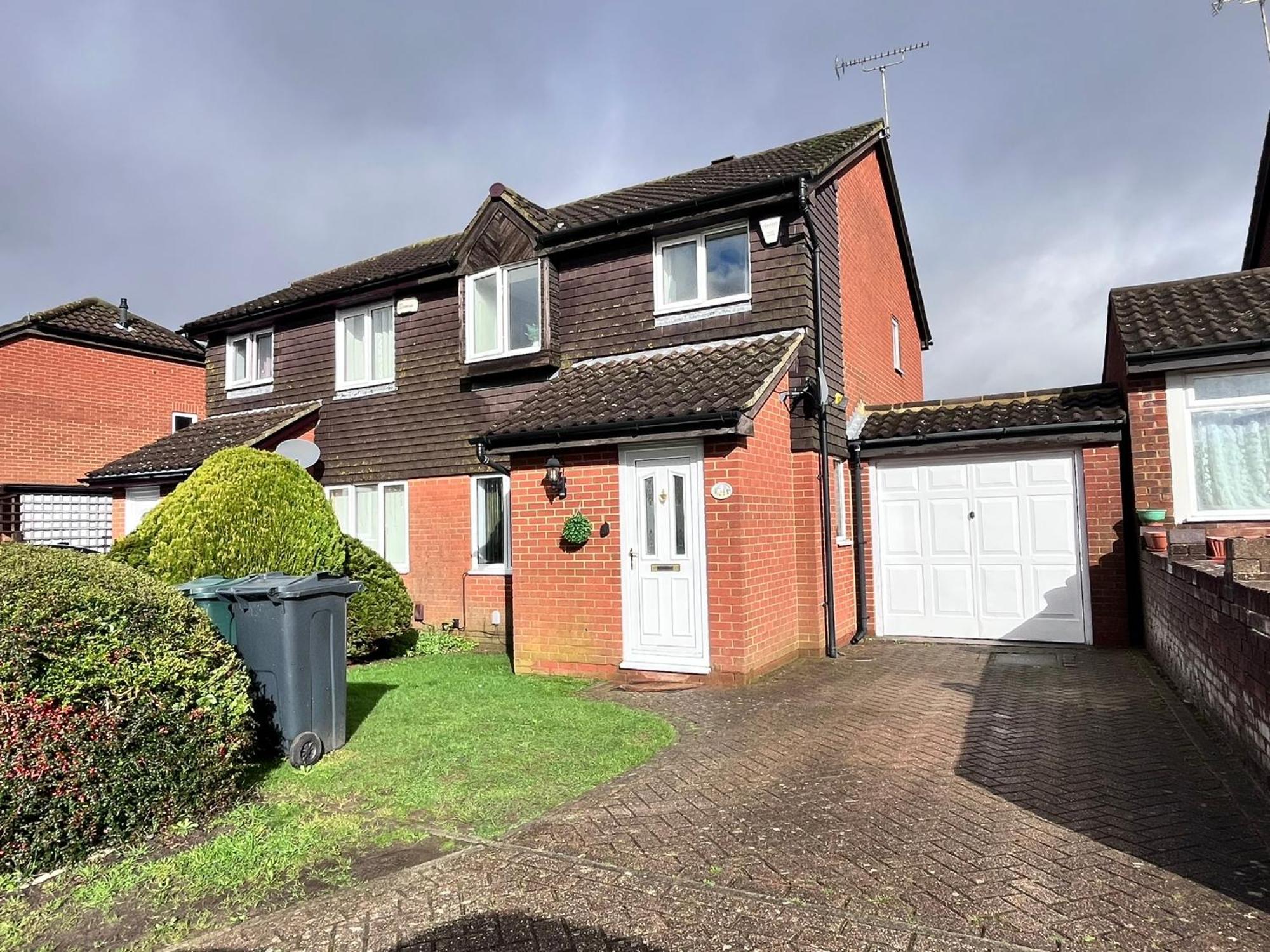 Lush House Close To Ashford Town Centre With Driveway エクステリア 写真