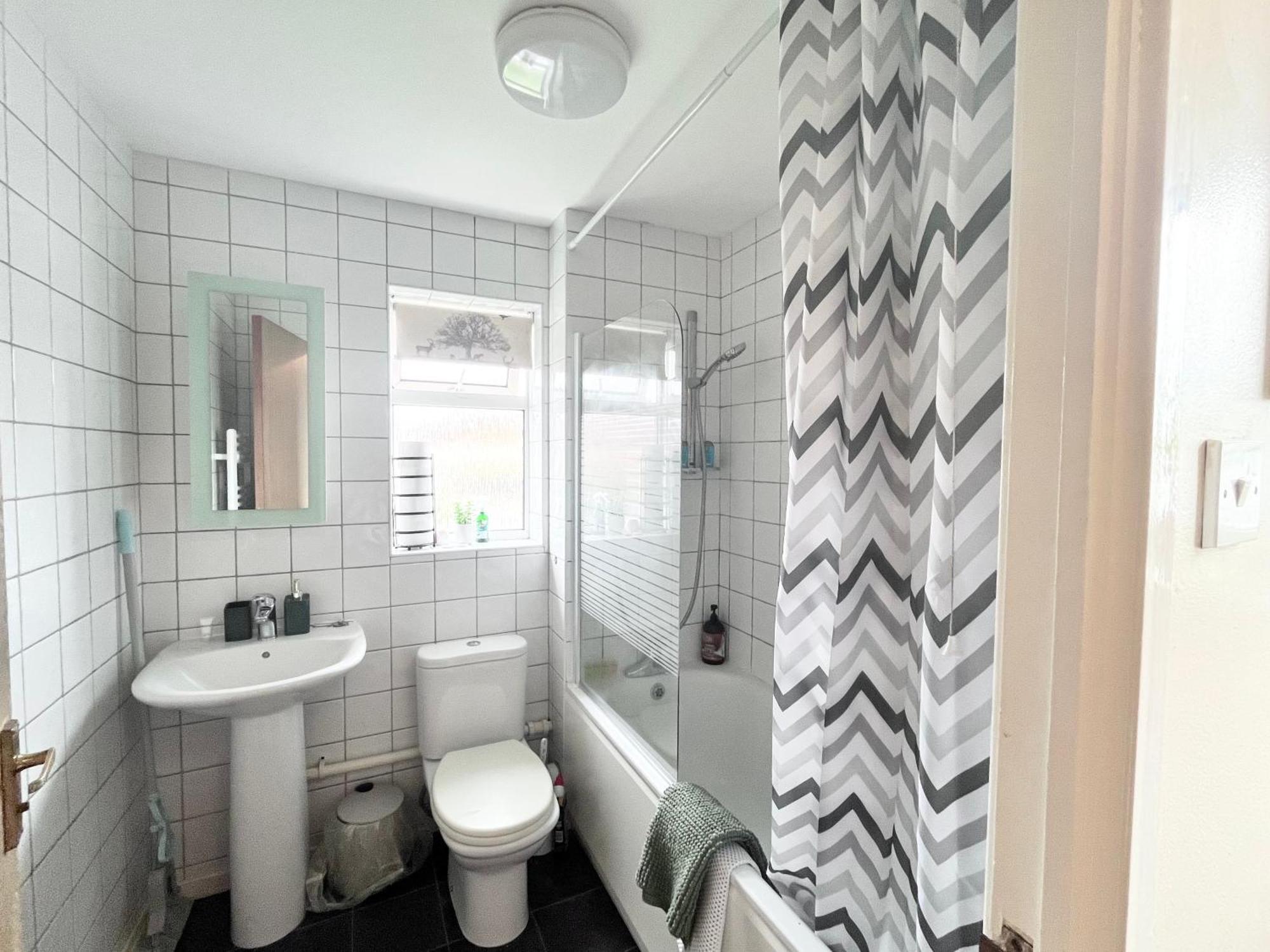 Lush House Close To Ashford Town Centre With Driveway エクステリア 写真