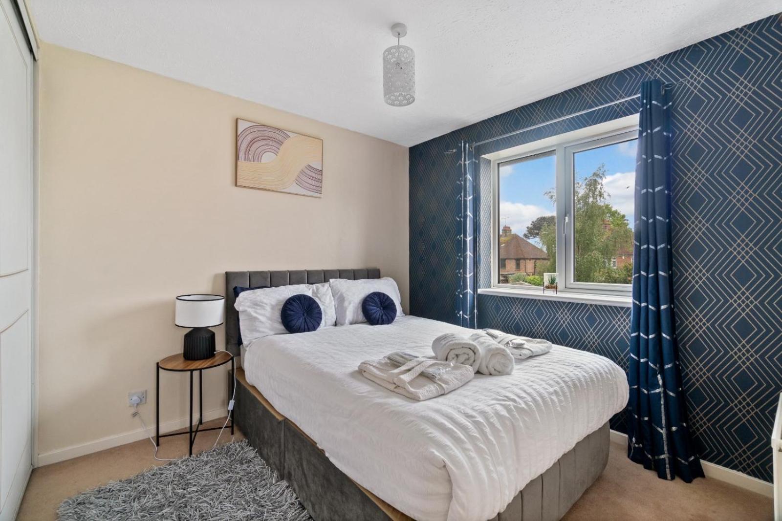 Lush House Close To Ashford Town Centre With Driveway エクステリア 写真