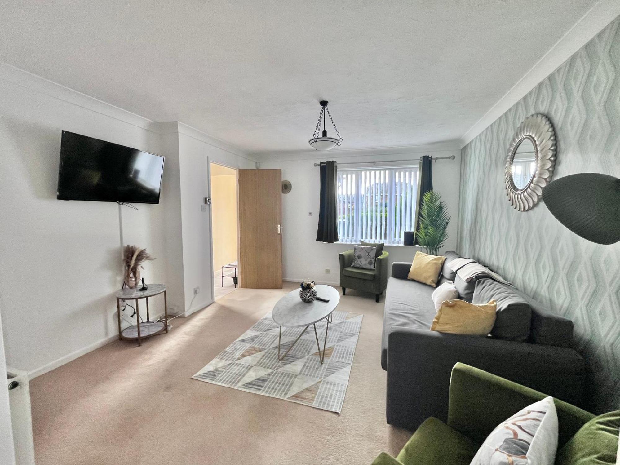 Lush House Close To Ashford Town Centre With Driveway エクステリア 写真